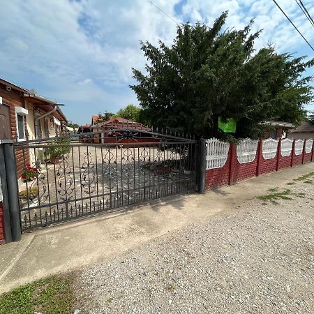 Tiszavirag Apartman Tiszakeszi エクステリア 写真