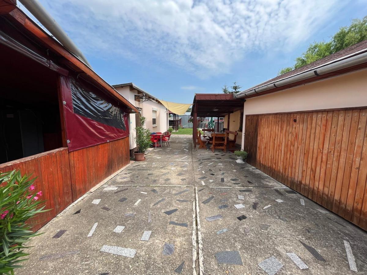 Tiszavirag Apartman Tiszakeszi エクステリア 写真