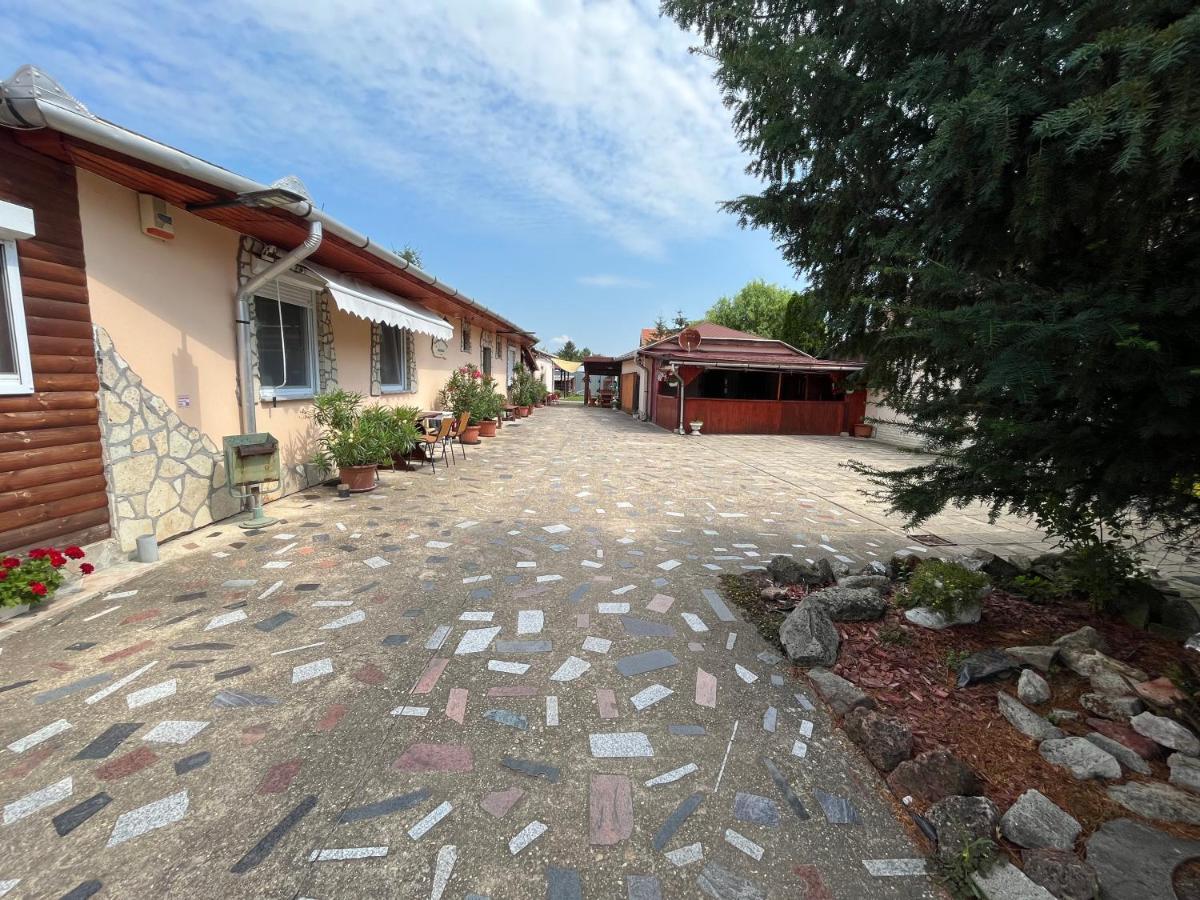 Tiszavirag Apartman Tiszakeszi エクステリア 写真