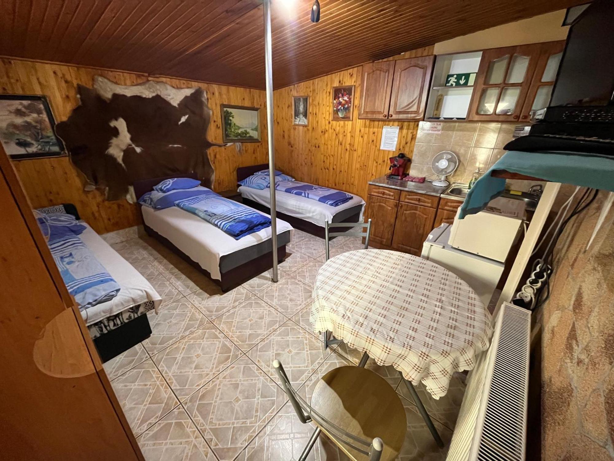 Tiszavirag Apartman Tiszakeszi エクステリア 写真