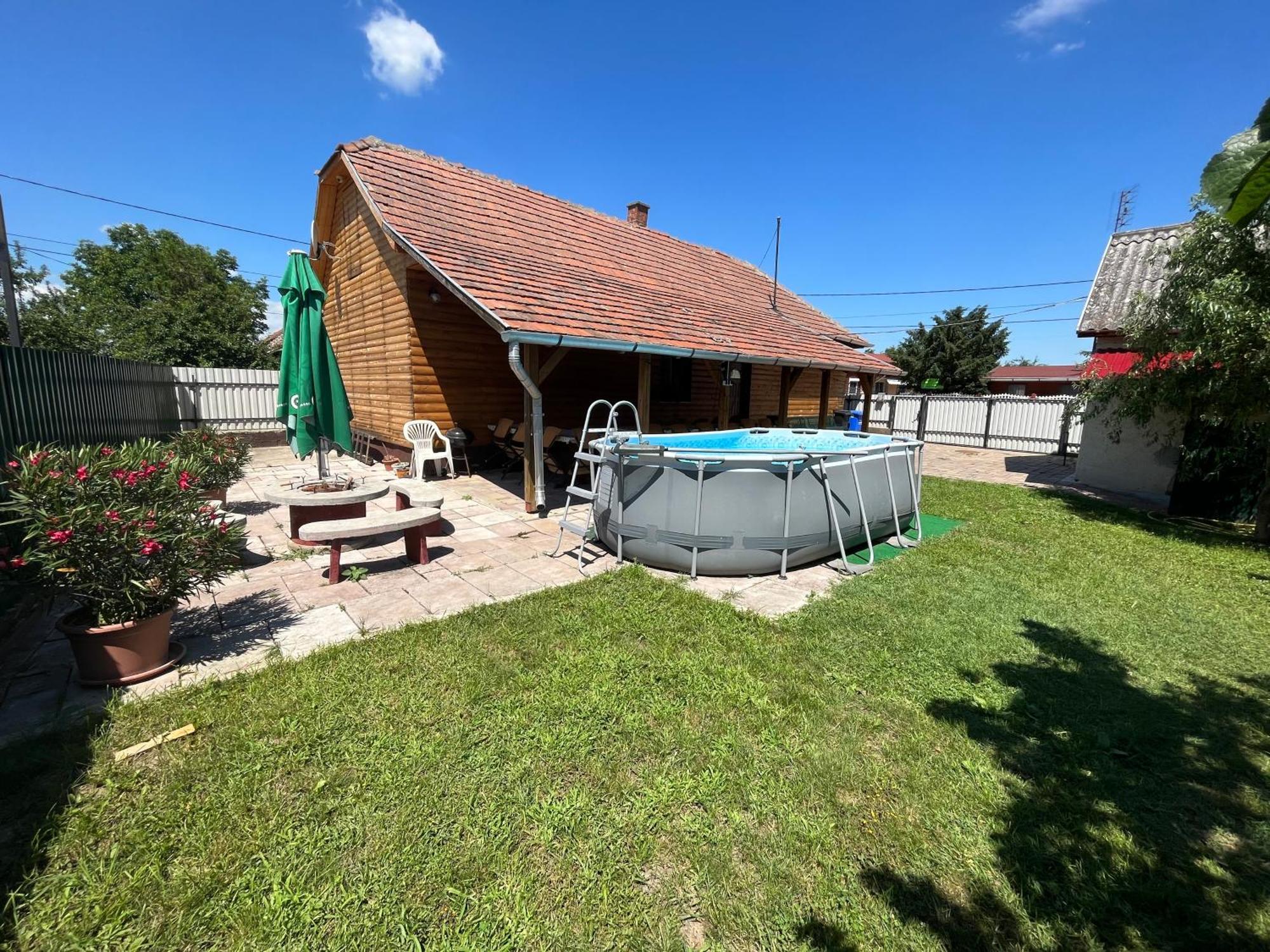 Tiszavirag Apartman Tiszakeszi エクステリア 写真