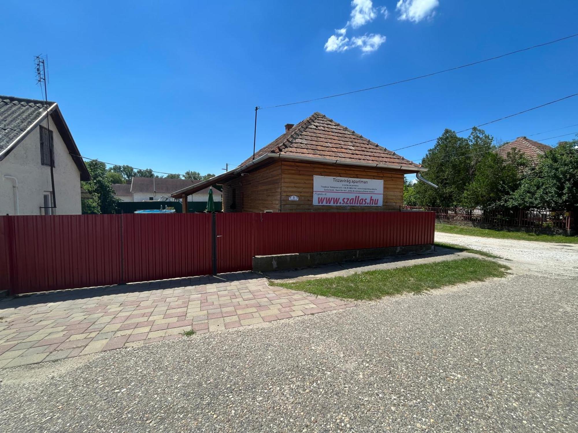 Tiszavirag Apartman Tiszakeszi エクステリア 写真